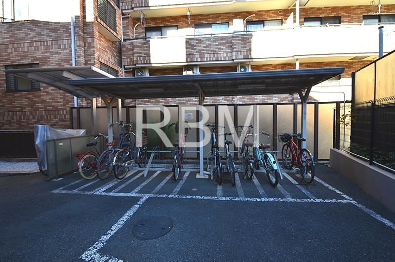 RBM代田橋レジデンス 駐車場
